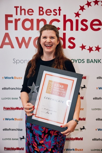 Lingotot founder Angela Sterling with the WorkBuzz 5 Star Franchise Satisfaction Award